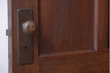 アンティーク　古い木のシンプルで上質なドア(2)