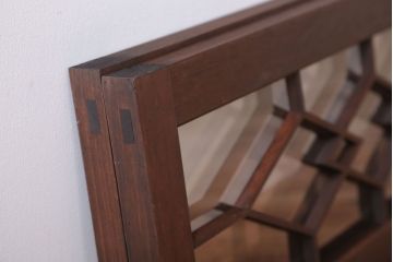 アンティーク　モダンな古い木製明り取り(欄間)