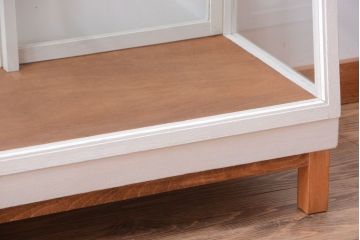 レトロ家具　アンティーク　レトロな台形型がおしゃれな脚付きガラスケース