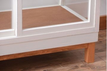 レトロ家具　アンティーク　レトロな台形型がおしゃれな脚付きガラスケース