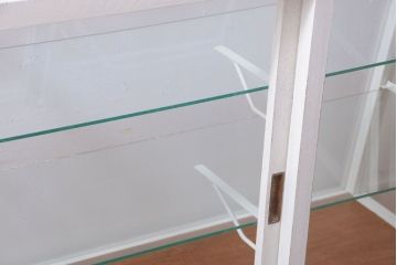 レトロ家具　アンティーク　レトロな台形型がおしゃれな脚付きガラスケース