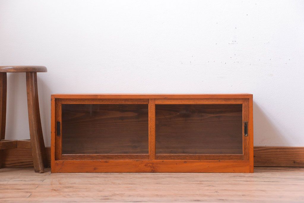 アンティーク家具　アンティーク　小ぶりでシンプルなローボード