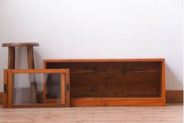 アンティーク家具　アンティーク　小ぶりでシンプルなローボード