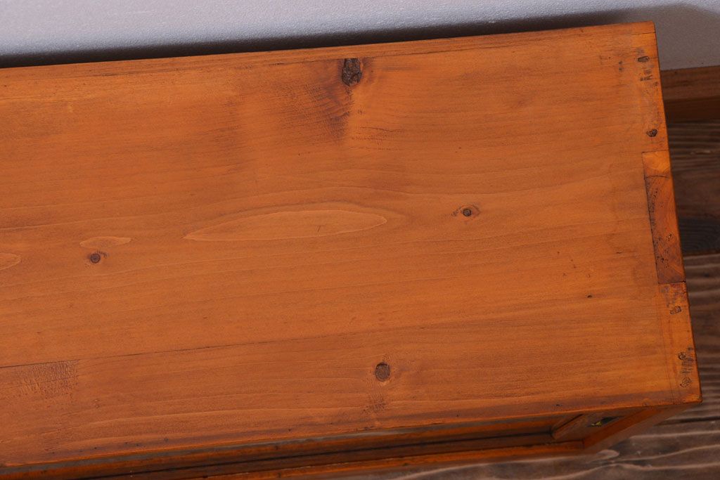 アンティーク家具　アンティーク　小ぶりでシンプルなローボード