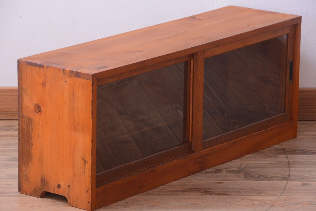 アンティーク家具　アンティーク　小ぶりでシンプルなローボード