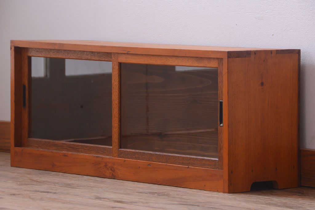 アンティーク家具　アンティーク　小ぶりでシンプルなローボード