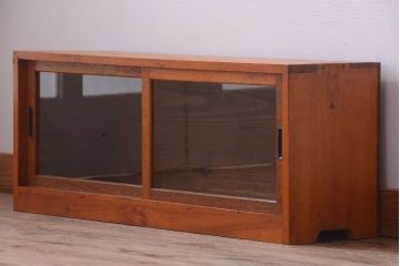 アンティーク家具　アンティーク　小ぶりでシンプルなローボード