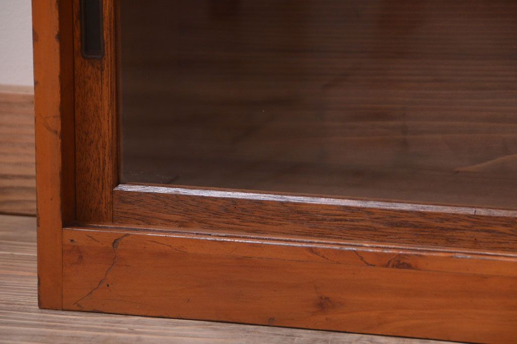 アンティーク家具　アンティーク　小ぶりでシンプルなローボード