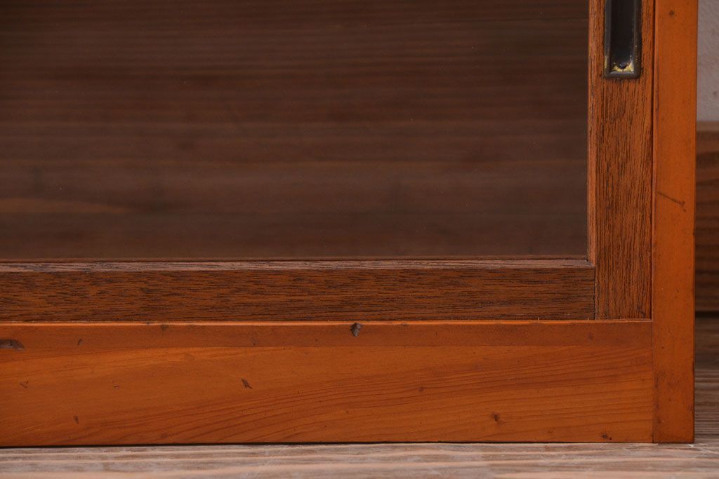 アンティーク家具　アンティーク　小ぶりでシンプルなローボード