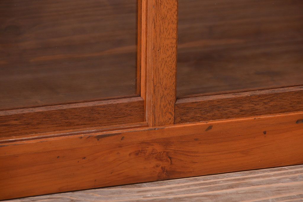 アンティーク家具　アンティーク　小ぶりでシンプルなローボード