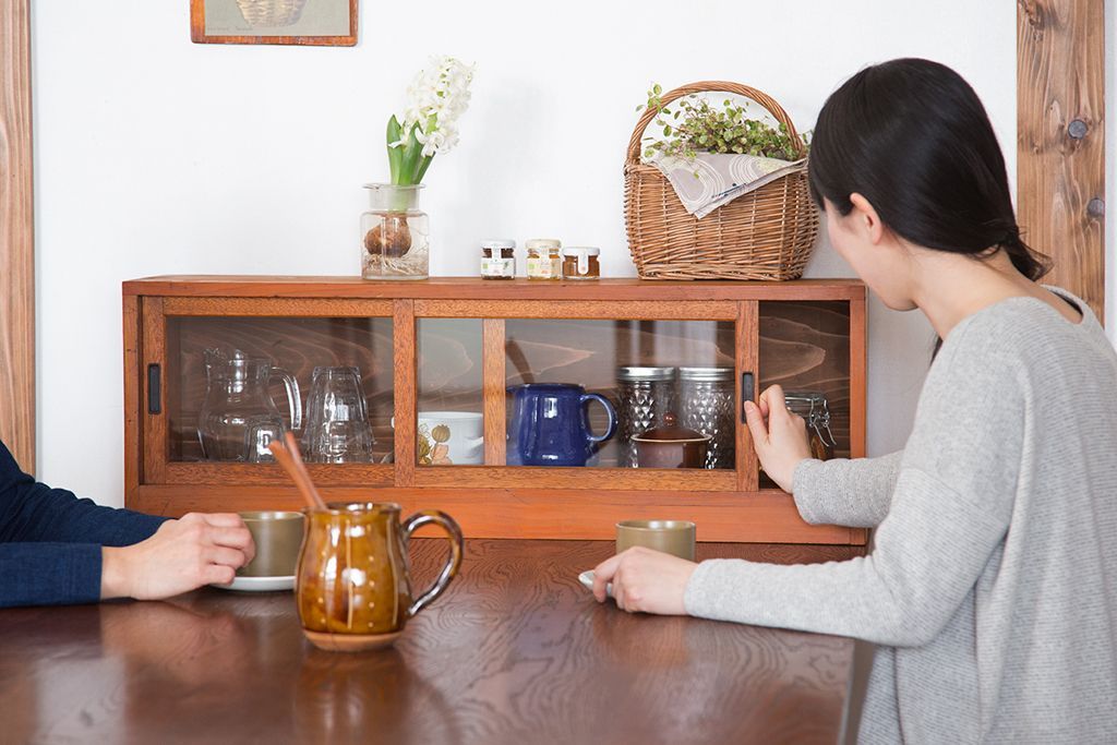 アンティーク家具　アンティーク　小ぶりでシンプルなローボード(テレビボード)(2)