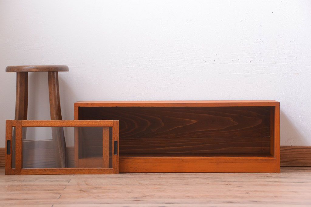 アンティーク家具　アンティーク　小ぶりでシンプルなローボード(テレビボード)(2)