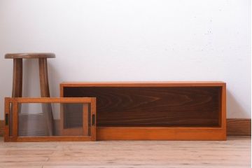 アンティーク家具　アンティーク　小ぶりでシンプルなローボード(テレビボード)(2)