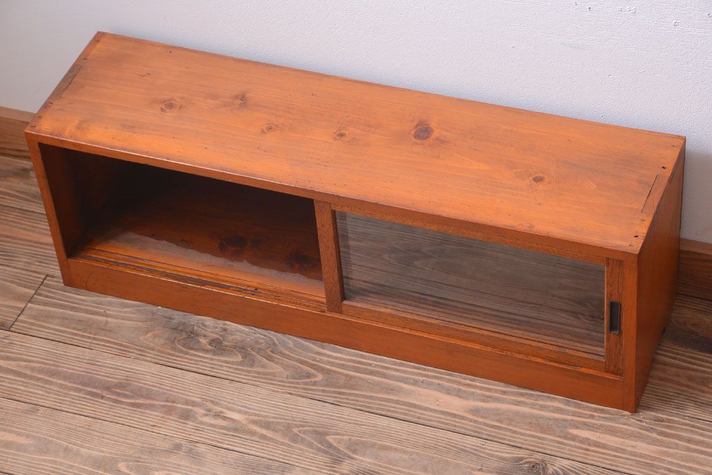アンティーク家具　アンティーク　小ぶりでシンプルなローボード(テレビボード)(2)