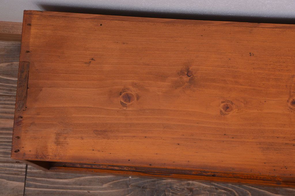 アンティーク家具　アンティーク　小ぶりでシンプルなローボード(テレビボード)(2)