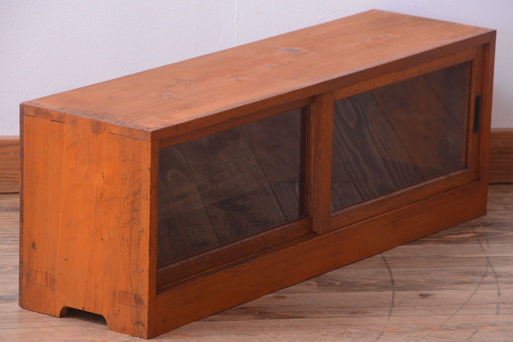 アンティーク家具　アンティーク　小ぶりでシンプルなローボード(テレビボード)(2)