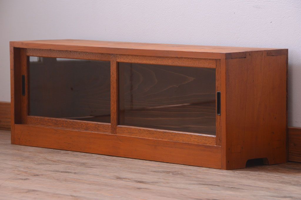 アンティーク家具　アンティーク　小ぶりでシンプルなローボード(テレビボード)(2)