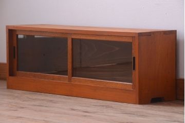 アンティーク家具　アンティーク　小ぶりでシンプルなローボード(テレビボード)(2)