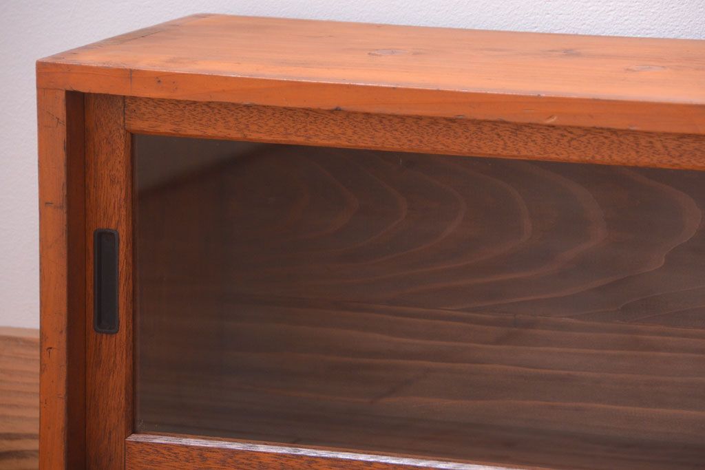 アンティーク家具　アンティーク　小ぶりでシンプルなローボード(テレビボード)(2)