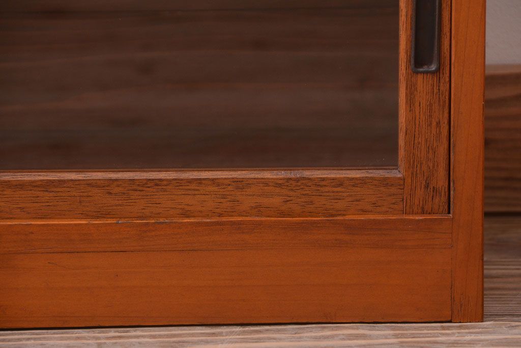 アンティーク家具　アンティーク　小ぶりでシンプルなローボード(テレビボード)(2)