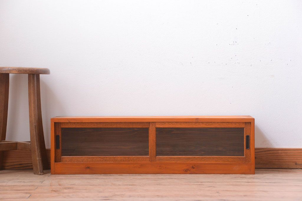 アンティーク家具　アンティーク　小ぶりでシンプルなローボード(テレビボード)(3)