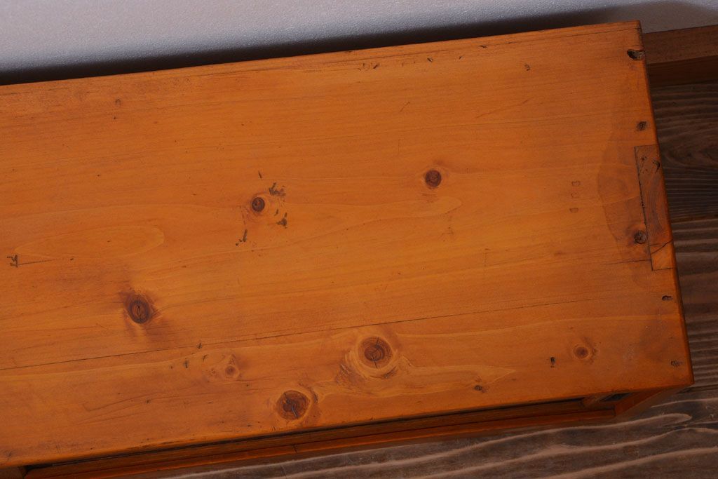 アンティーク家具　アンティーク　小ぶりでシンプルなローボード(テレビボード)(3)