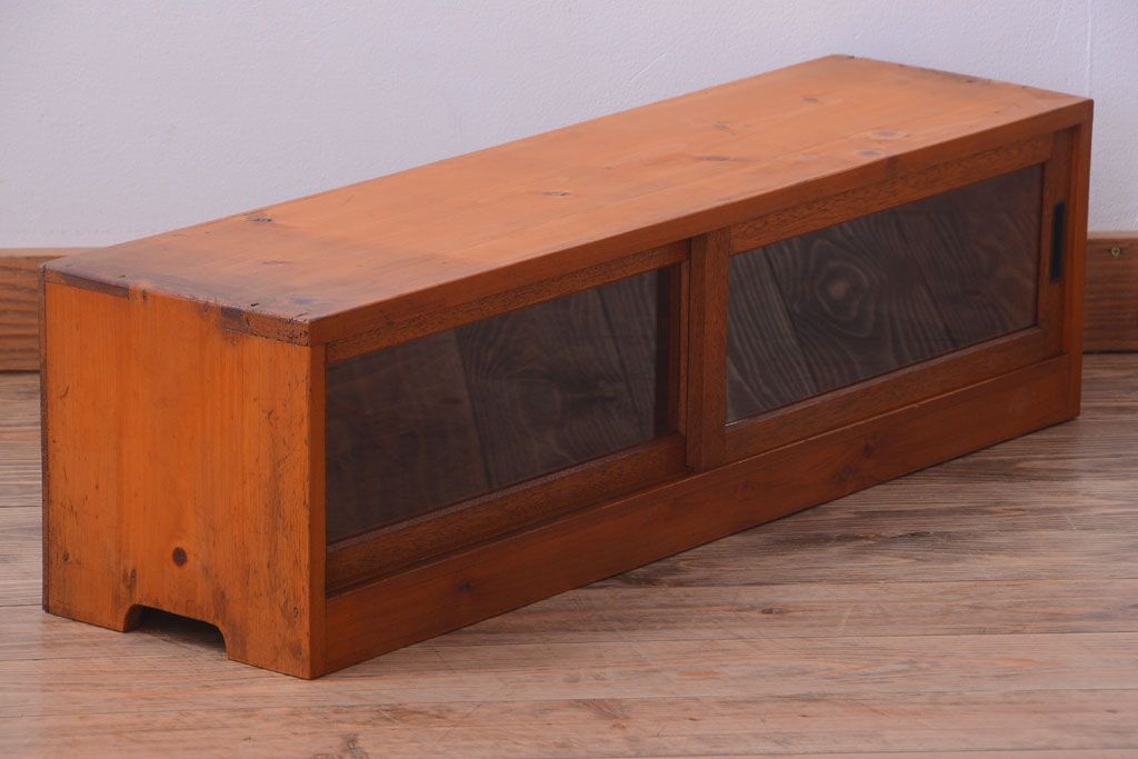 アンティーク家具　アンティーク　小ぶりでシンプルなローボード(テレビボード)(3)