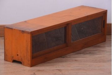 アンティーク家具　アンティーク　小ぶりでシンプルなローボード(テレビボード)(3)