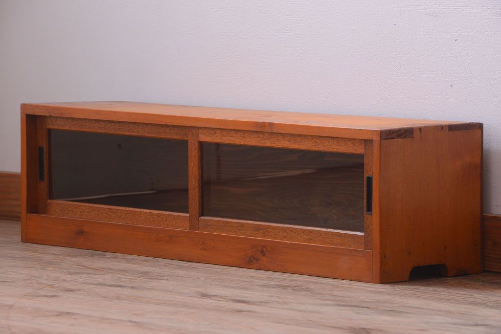 アンティーク家具　アンティーク　小ぶりでシンプルなローボード(テレビボード)(3)