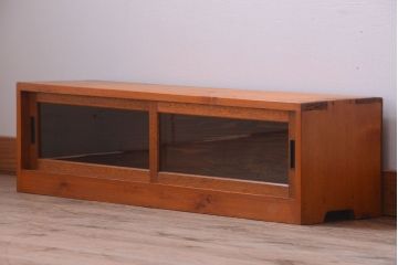 アンティーク家具　アンティーク　小ぶりでシンプルなローボード(テレビボード)(3)