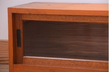 アンティーク家具　アンティーク　小ぶりでシンプルなローボード(テレビボード)(3)