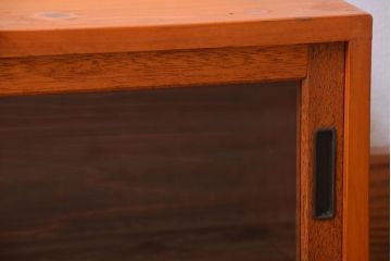 アンティーク家具　アンティーク　小ぶりでシンプルなローボード(テレビボード)(3)