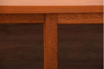 アンティーク家具　アンティーク　小ぶりでシンプルなローボード(テレビボード)(3)