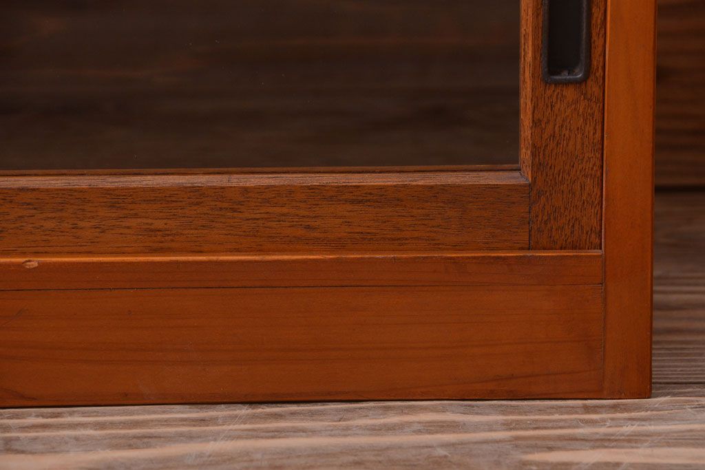 アンティーク家具　アンティーク　小ぶりでシンプルなローボード(テレビボード)(3)