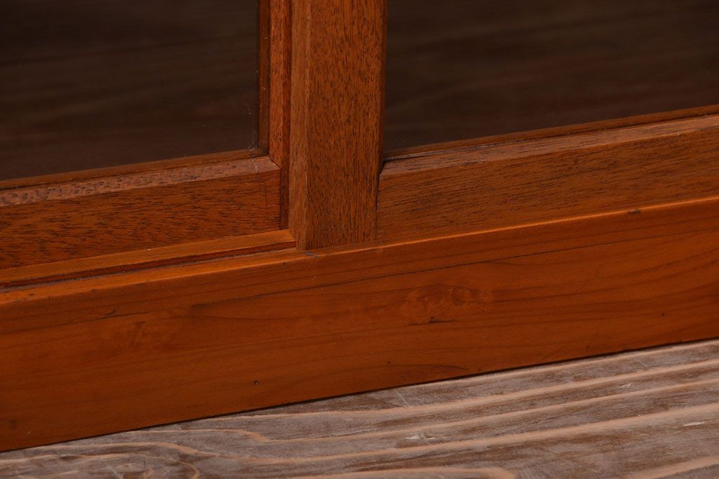 アンティーク家具　アンティーク　小ぶりでシンプルなローボード(テレビボード)(3)