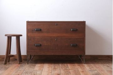 アンティーク家具　和製アンティーク　鉄脚付き!シンプルな桐箪笥ローボード(1、桐たんす)