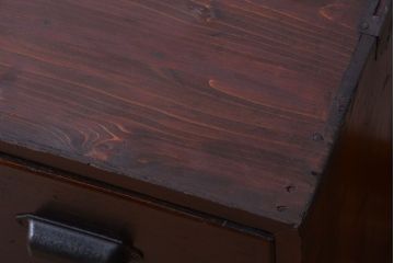 アンティーク家具　和製アンティーク　前面栗材の鉄脚付き時代箪笥ローボード(1)