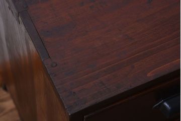 アンティーク家具　和製アンティーク　前面栗材の鉄脚付き時代箪笥ローボード(2)