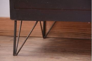 アンティーク家具　和製アンティーク　前面栗材の鉄脚付き時代箪笥ローボード(2)