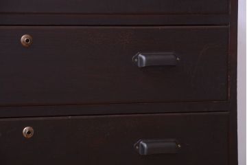 アンティーク家具　和製アンティーク　前面栗材の鉄脚付き時代箪笥ローボード(2)