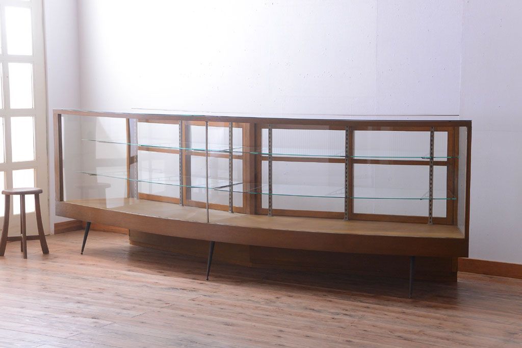 アンティーク家具　和製アンティーク　特大サイズ!モールガラス入りの珍しい曲げガラスショーケース