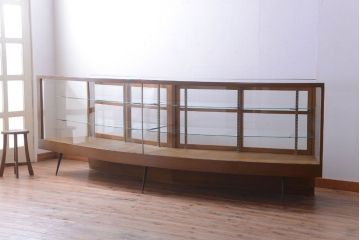 アンティーク家具　和製アンティーク　特大サイズ!モールガラス入りの珍しい曲げガラスショーケース