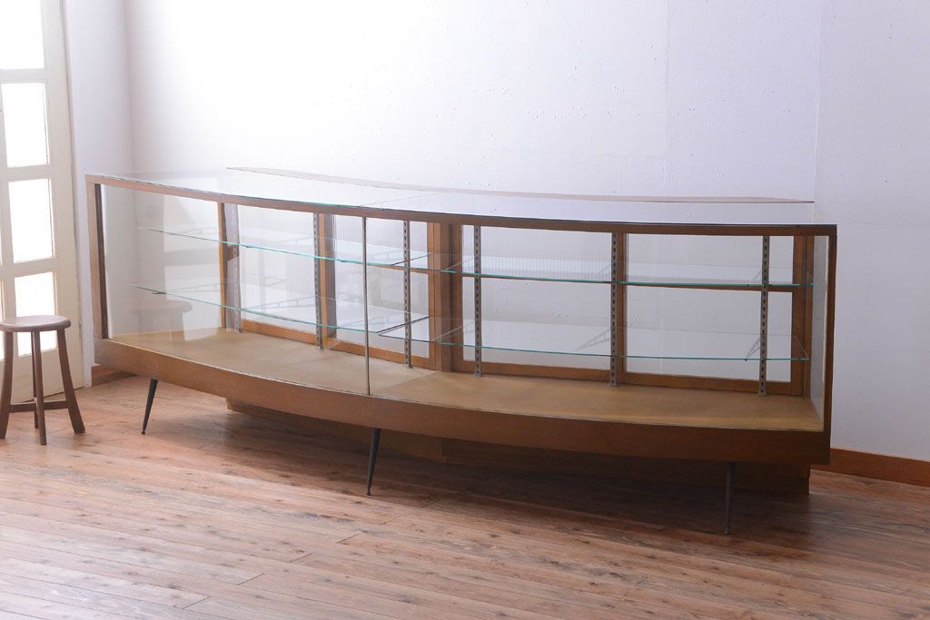 アンティーク家具　和製アンティーク　特大サイズ!モールガラス入りの珍しい曲げガラスショーケース