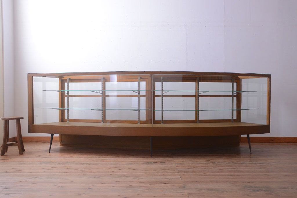 アンティーク家具　和製アンティーク　特大サイズ!モールガラス入りの珍しい曲げガラスショーケース