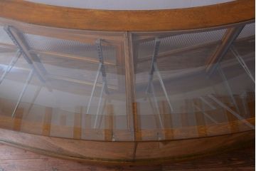 アンティーク家具　和製アンティーク　特大サイズ!モールガラス入りの珍しい曲げガラスショーケース