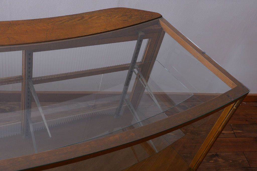 アンティーク家具　和製アンティーク　特大サイズ!モールガラス入りの珍しい曲げガラスショーケース