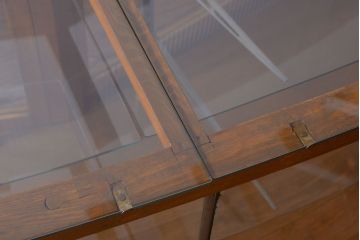 アンティーク家具　和製アンティーク　特大サイズ!モールガラス入りの珍しい曲げガラスショーケース