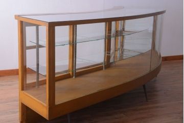 アンティーク家具　和製アンティーク　特大サイズ!モールガラス入りの珍しい曲げガラスショーケース