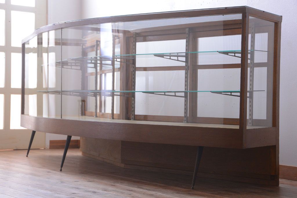 アンティーク家具　和製アンティーク　特大サイズ!モールガラス入りの珍しい曲げガラスショーケース