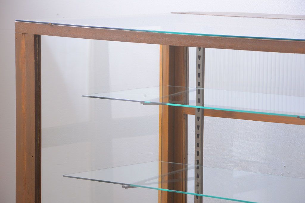 アンティーク家具　和製アンティーク　特大サイズ!モールガラス入りの珍しい曲げガラスショーケース